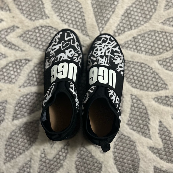 Ugg Slip on Sneakers - Picture 1 of 4